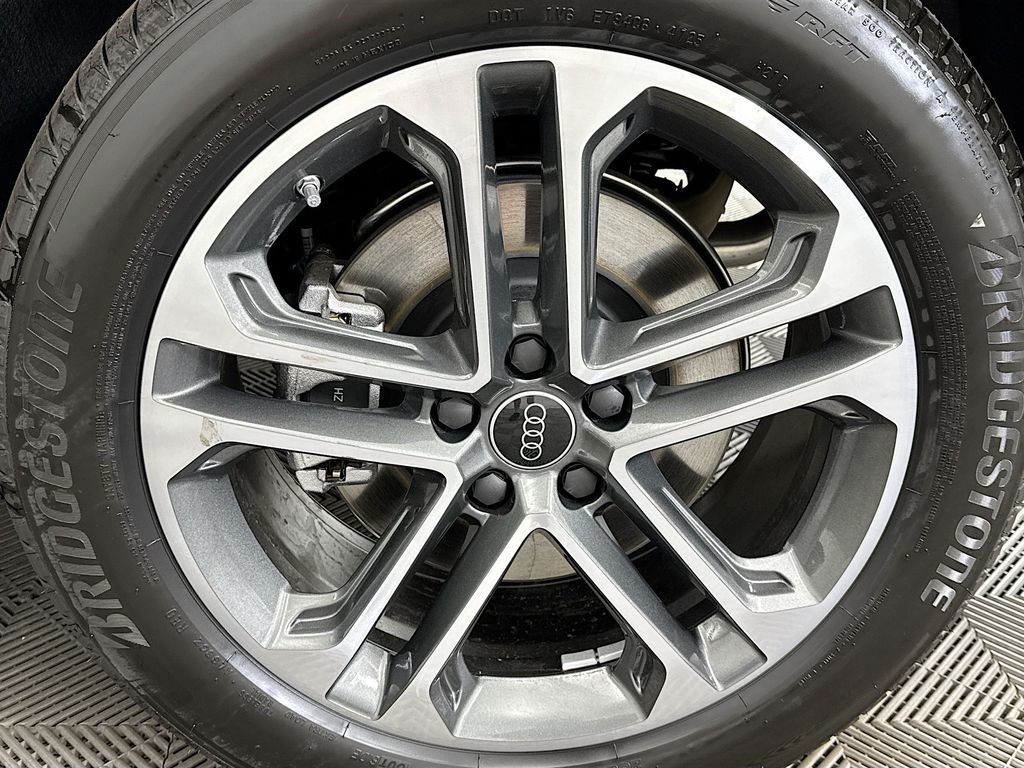 Thumbnail: 2025 Audi Q5 - 30