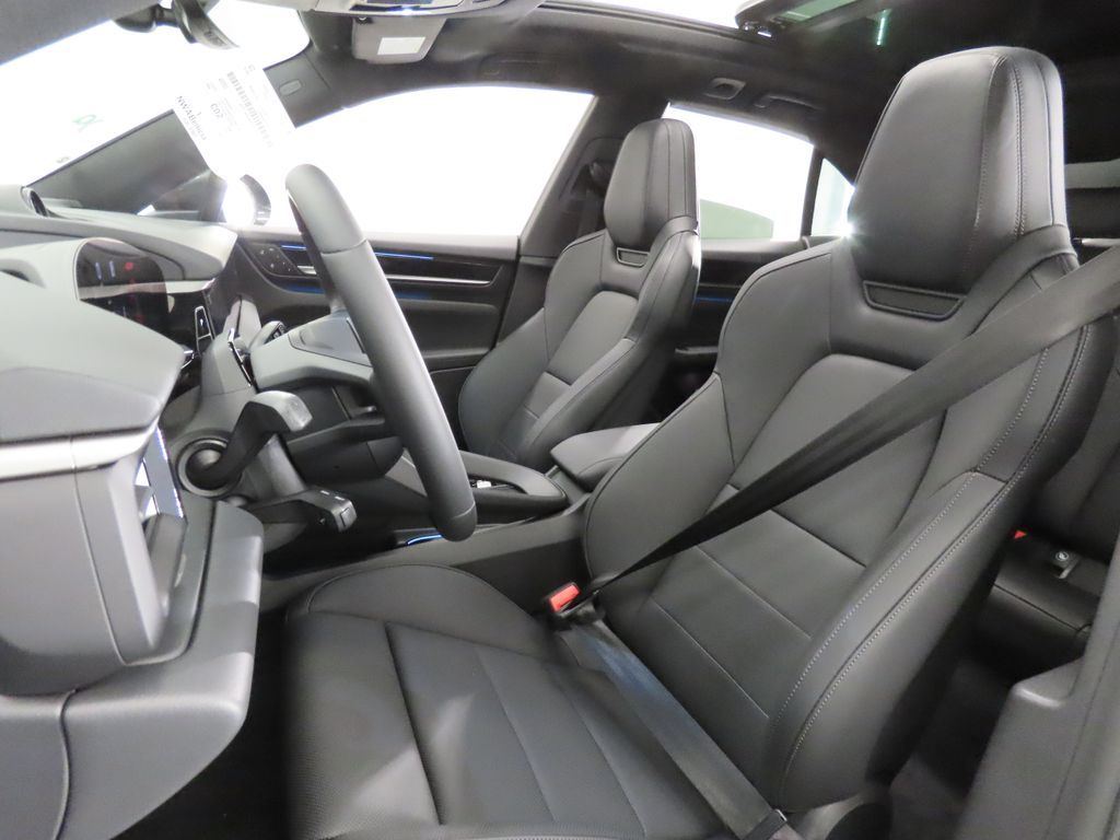 Thumbnail: 2026 Porsche Macan - 5