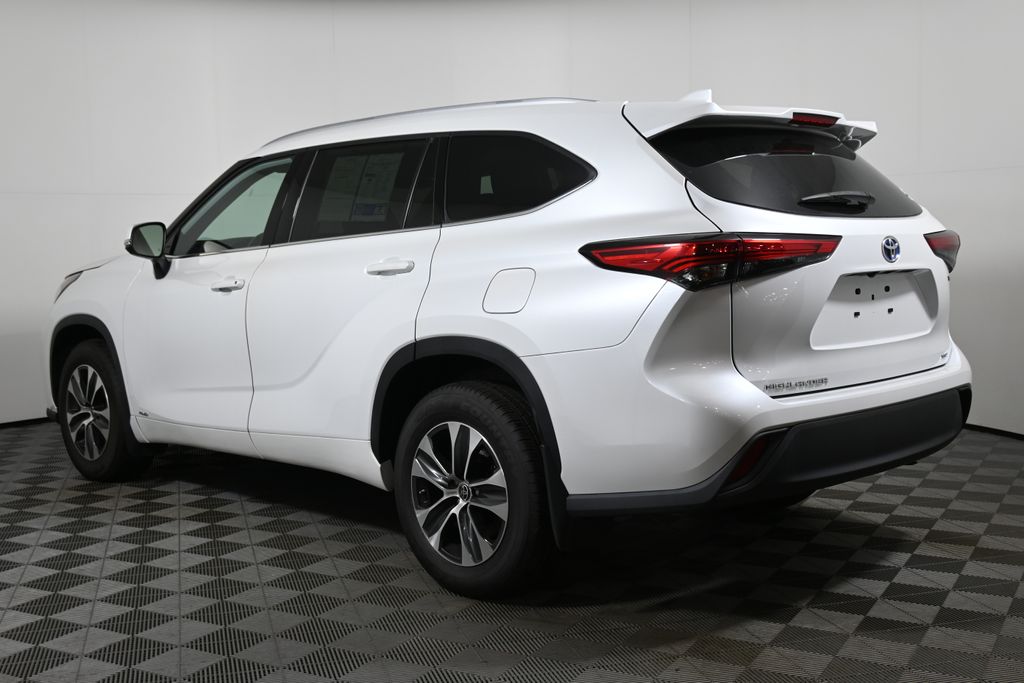 Thumbnail: 2022 Toyota Highlander - 5