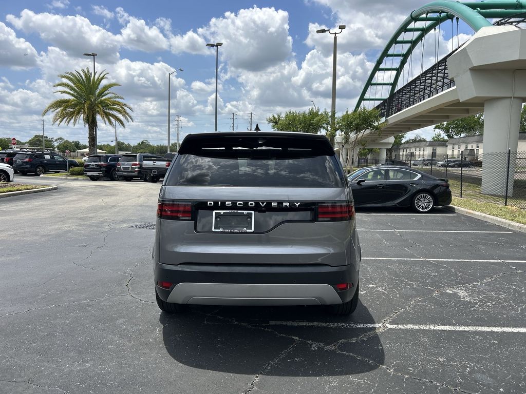 Thumbnail: 2024 Land Rover Discovery - 17