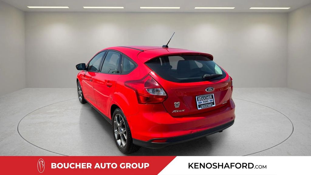 Used 2013 Race Red Ford SE image 7