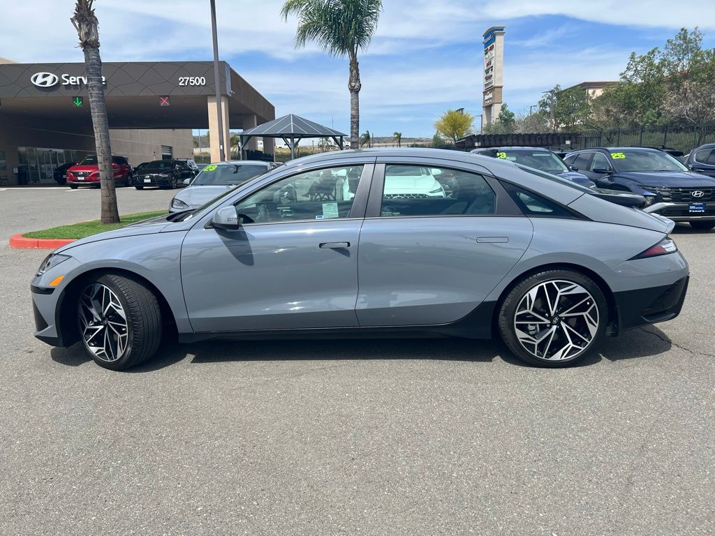 View vehicle photo 6