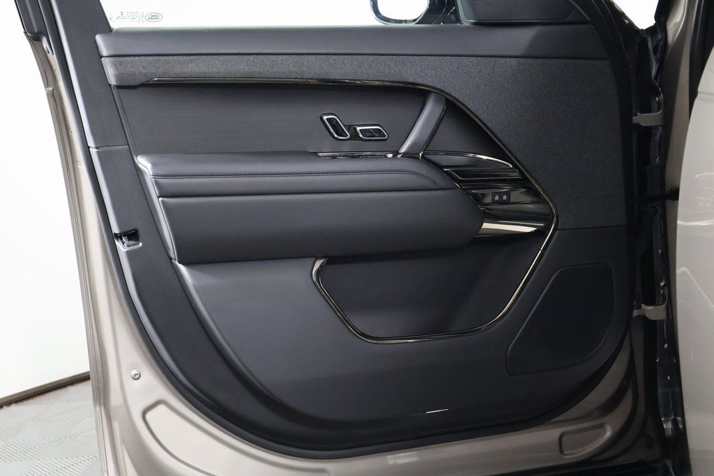 Thumbnail: 2023 Land Rover Range Rover Sport - 12