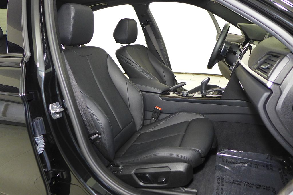Thumbnail: 2015 BMW 3 Series - 19