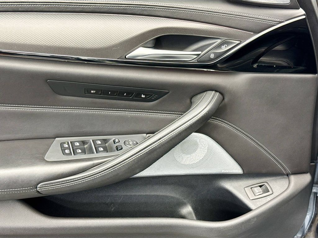 Thumbnail: 2018 BMW M5 - 22