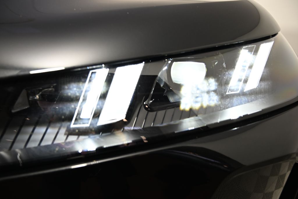 Thumbnail: 2026 BMW iX - 9