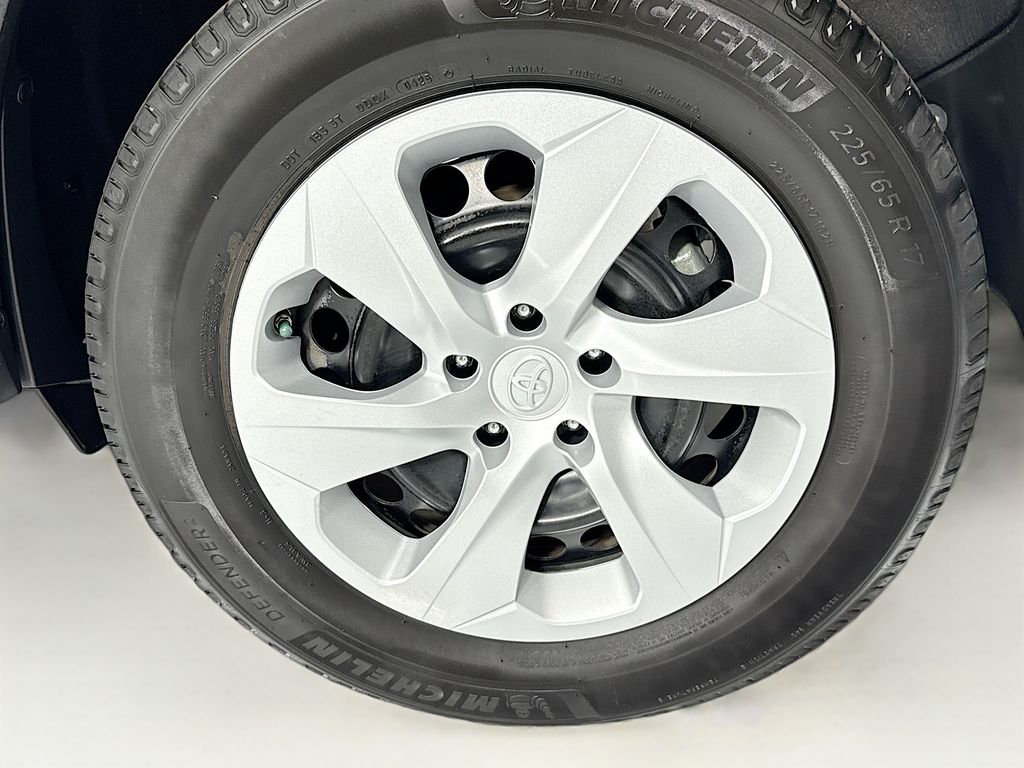 Thumbnail: 2021 Toyota RAV4 - 31