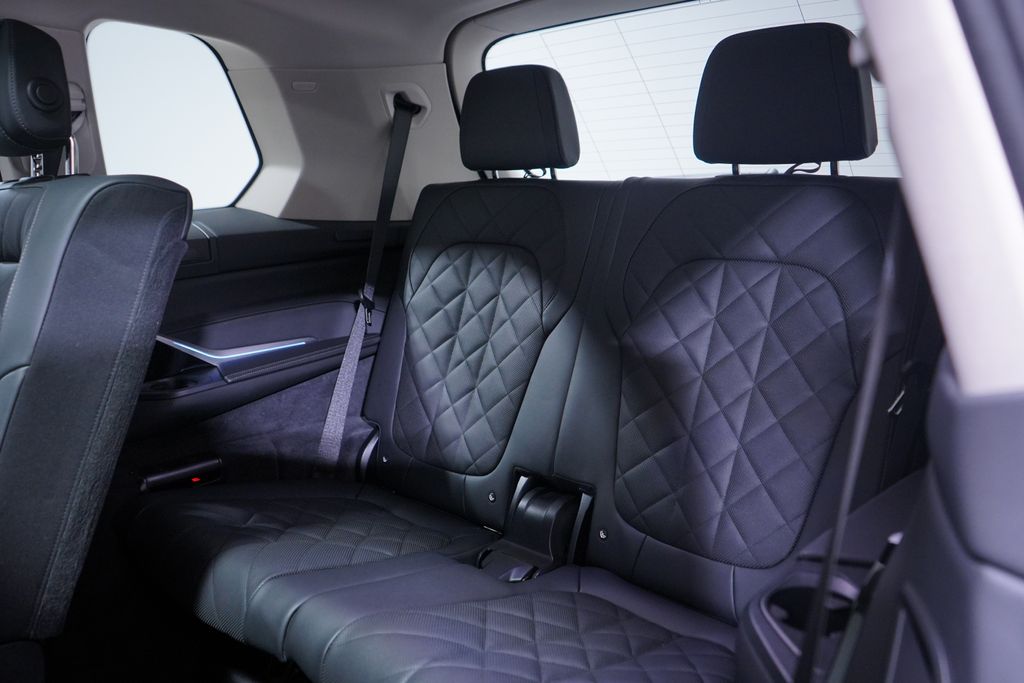 Thumbnail: 2025 BMW X7 - 10