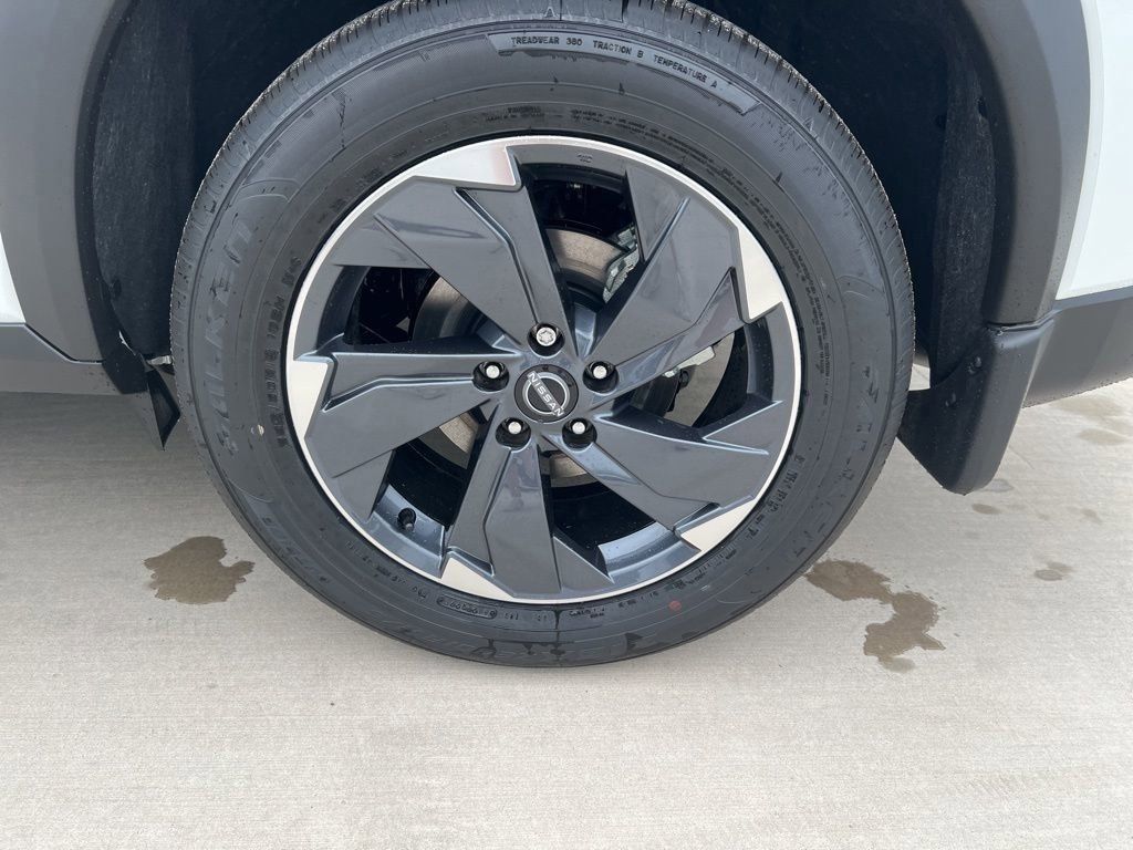 2025 Everest White Pearl Nissan Rogue SV FWD SUV
