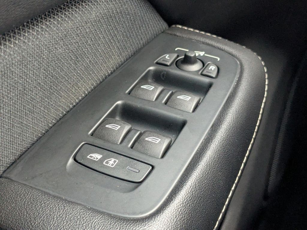 2019 Volvo S60 T6 R-Design