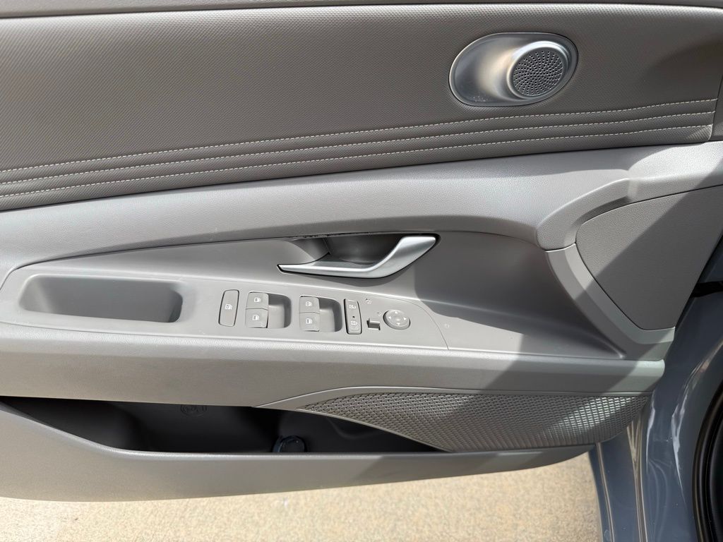 Thumbnail: 2023 Hyundai Elantra - 11