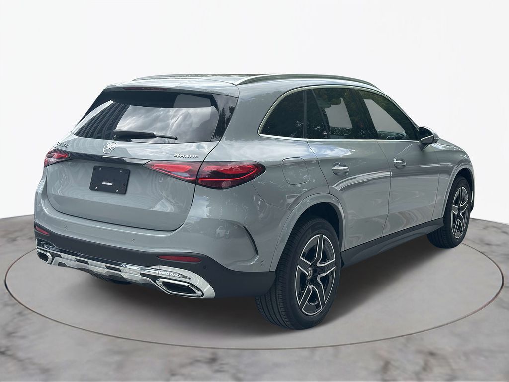 2025 Mercedes-Benz GLC 300 2