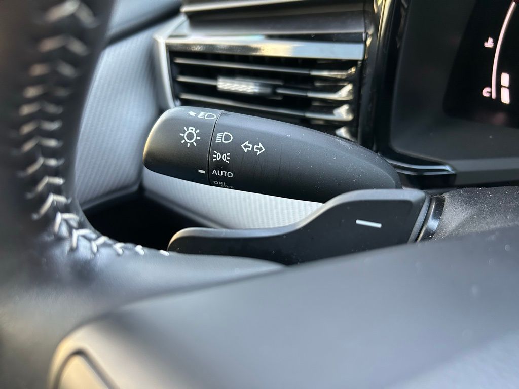 Thumbnail: 2025 Toyota Camry - 18