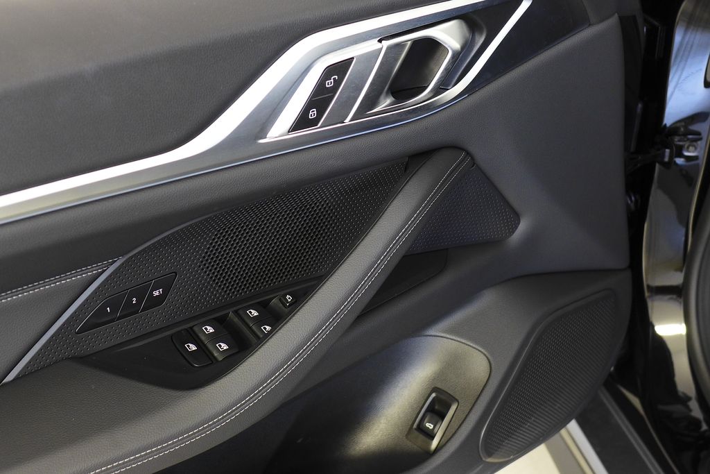 Thumbnail: 2025 BMW i4 - 12