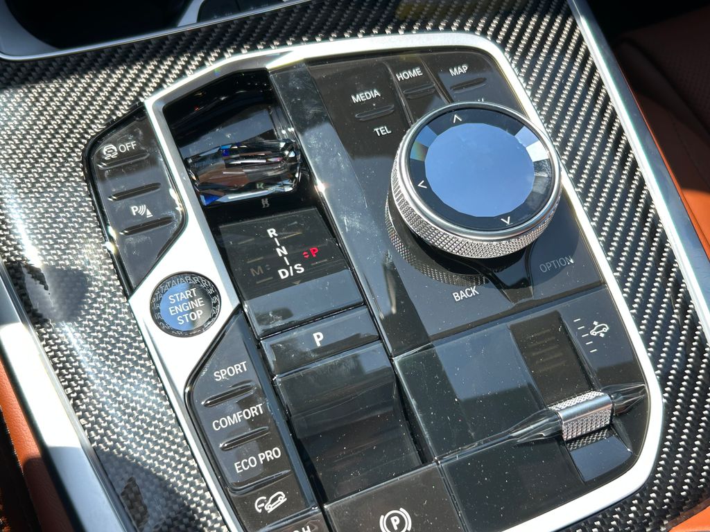 Thumbnail: 2027 BMW X7 - 28