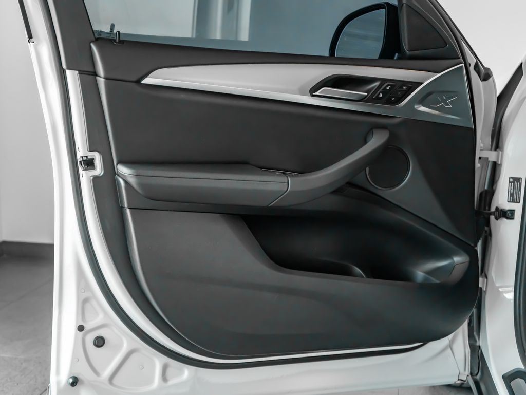 Used 2021 White BMW xDrive30i image 12