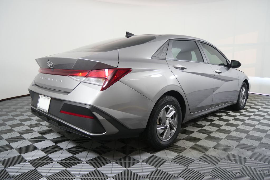 Thumbnail: 2025 Hyundai Elantra - 3