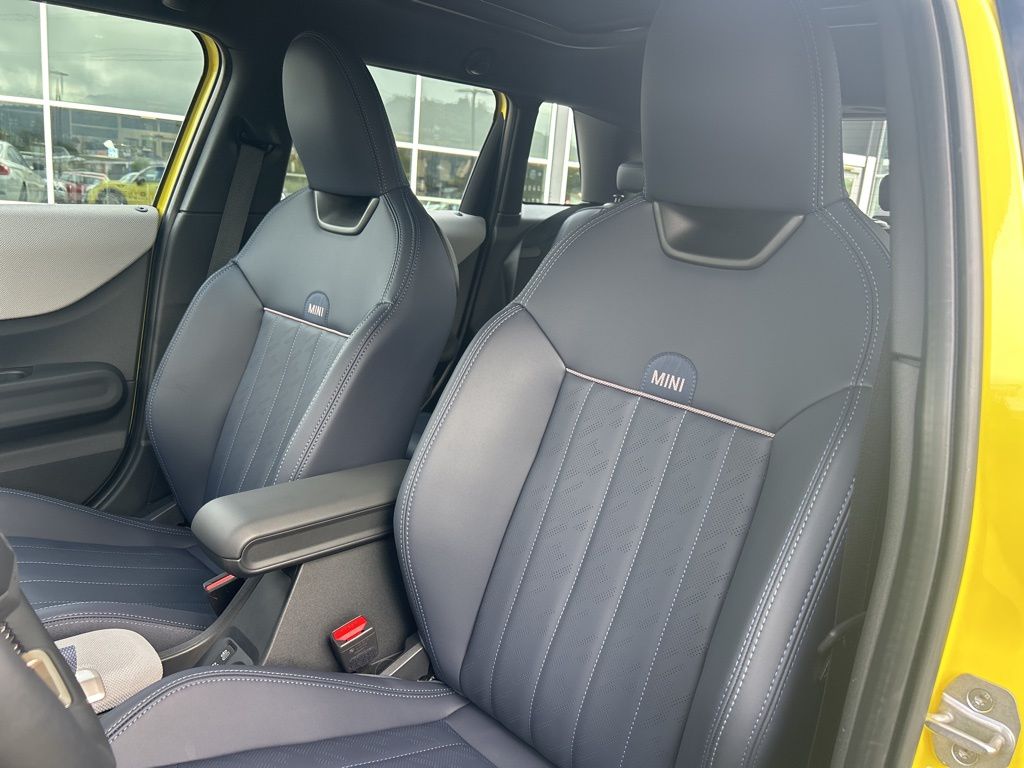 Thumbnail: 2025 MINI Cooper - 11