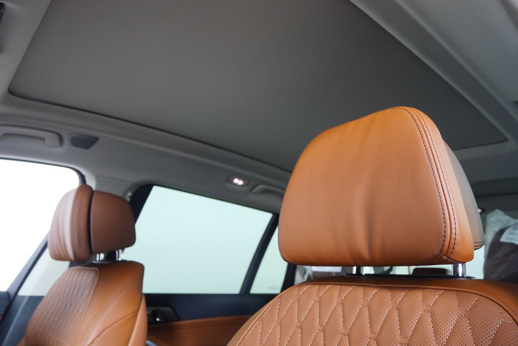 Thumbnail: 2026 BMW X7 - 12