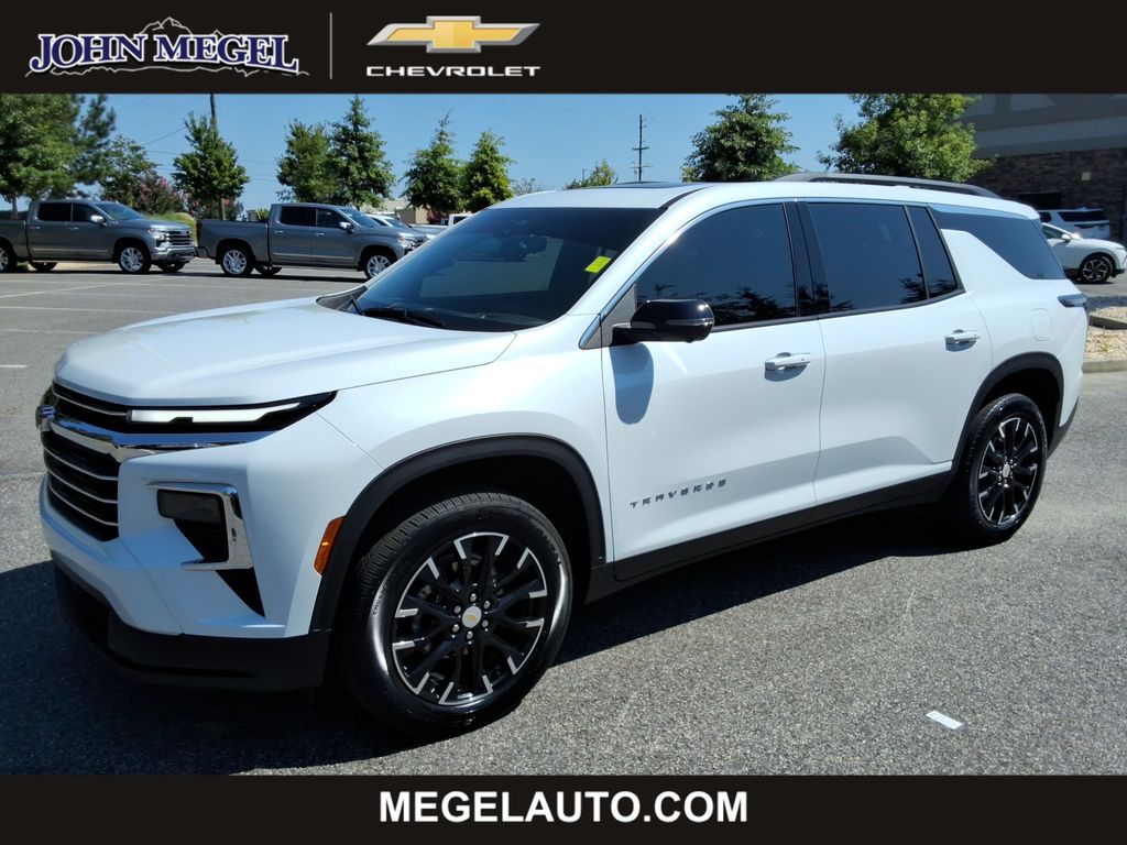 Polar White Tricoat 2026 Chevrolet Traverse SUV / Crossover Front-Wheel Drive 8-Speed Automatic