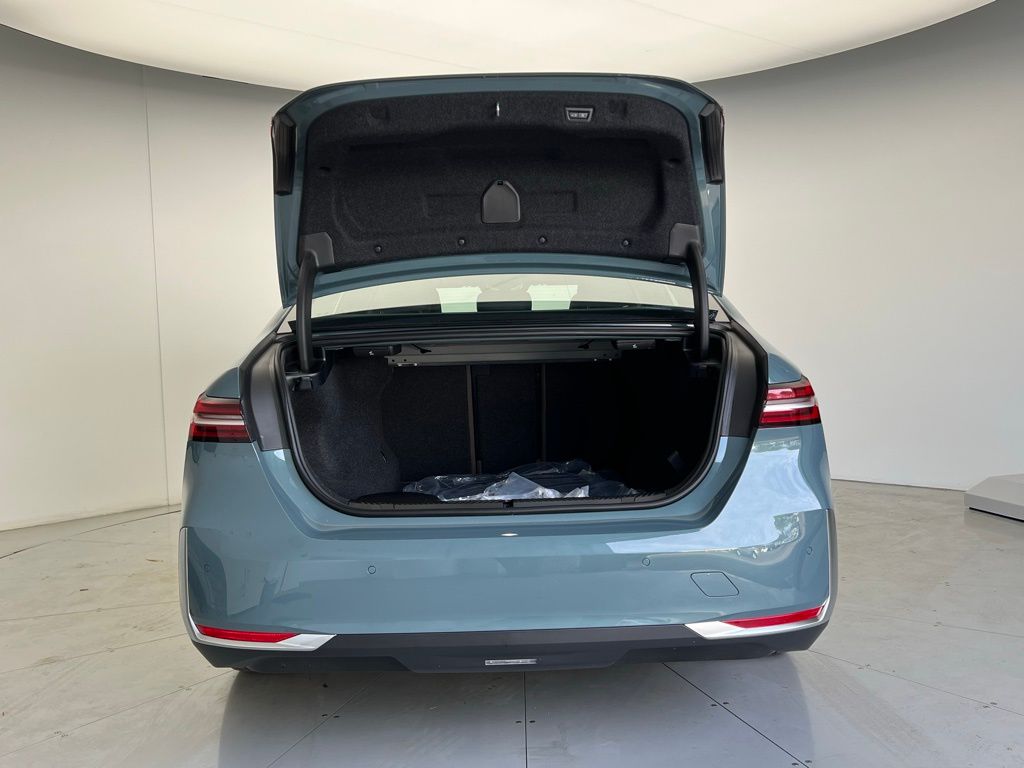 Thumbnail: 2026 BMW 5 Series - 5