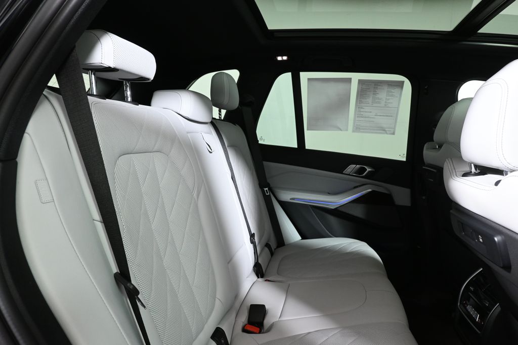 Thumbnail: 2023 BMW X5 - 32