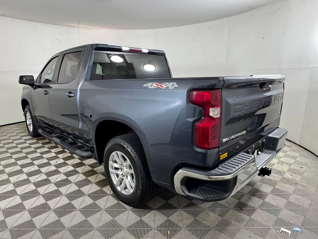 2021 Shadow Gray Metallic Chevrolet Silverado 1500 LT 4X4 Truck