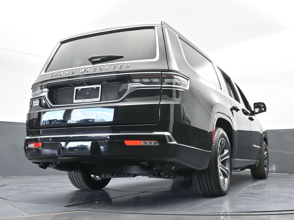 Used 2024 Diamond Black Crystal Pearlcoat Jeep Base image 73