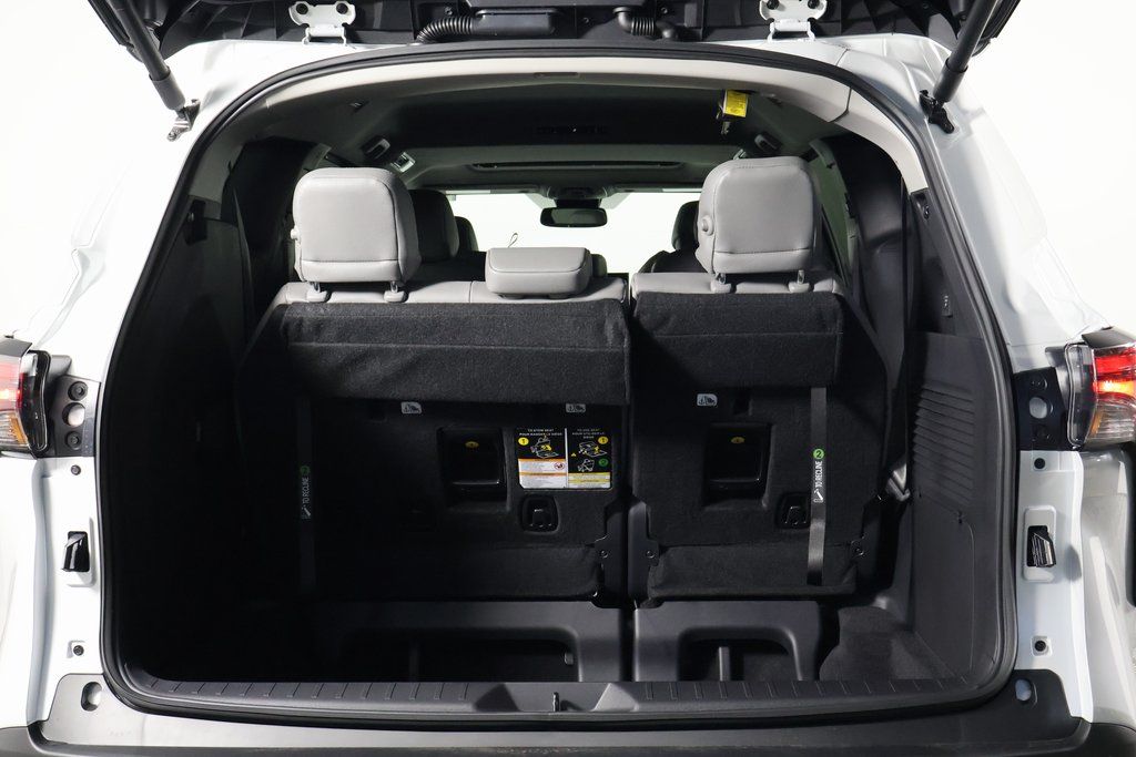 Thumbnail: 2025 Toyota Sienna - 9