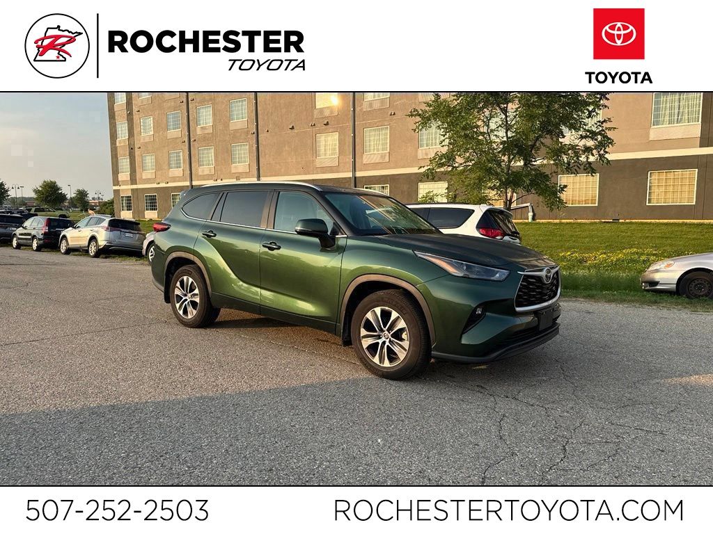  2023 Toyota Highlander XLE FWD   