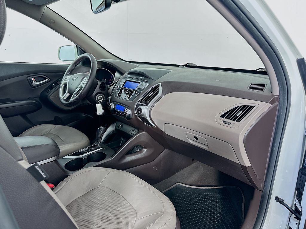 Thumbnail: 2012 Hyundai Tucson - 27