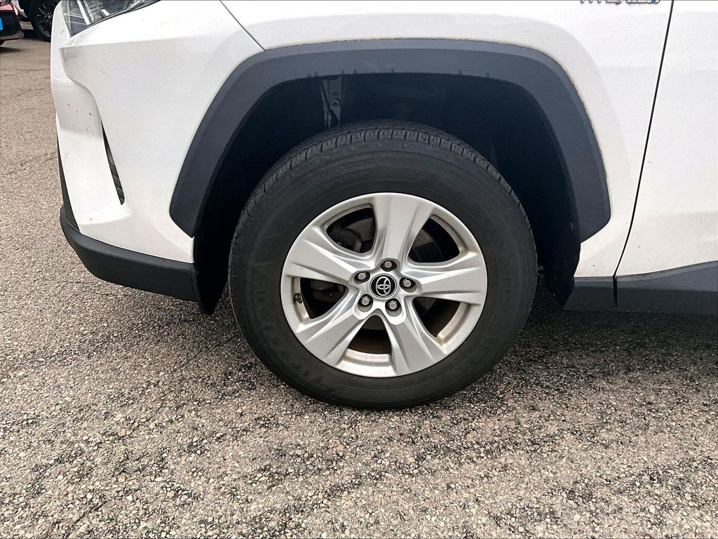 2021 Toyota RAV4 Hybrid — photo 7