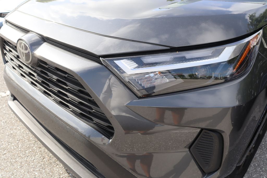 2023 Toyota RAV4 XLE 3