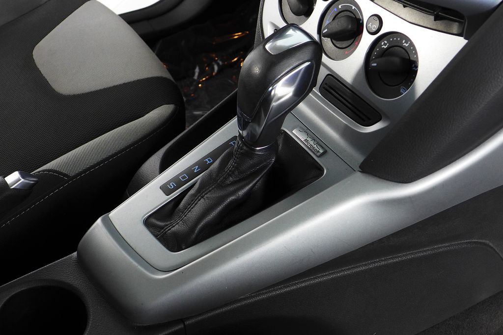 Thumbnail: 2012 Ford Focus - 15