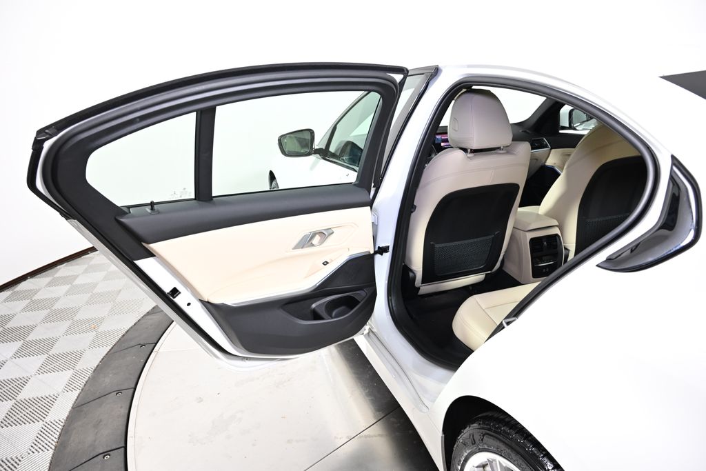 Thumbnail: 2023 BMW 3 Series - 23