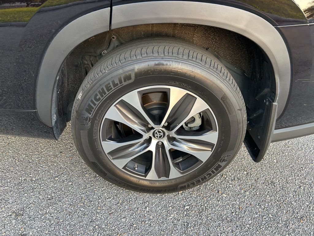 2021 Toyota Highlander XLE 9