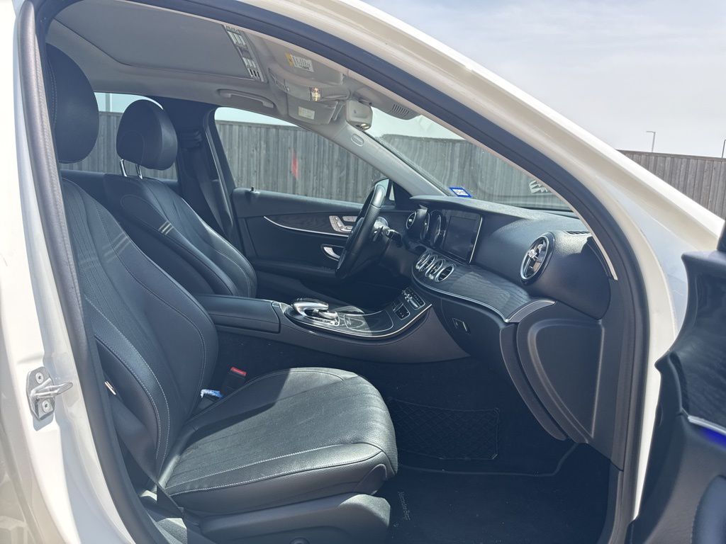 2018 Mercedes-Benz E-Class E 300 photo