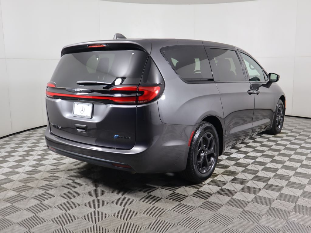 Thumbnail: 2022 Chrysler Pacifica - 5