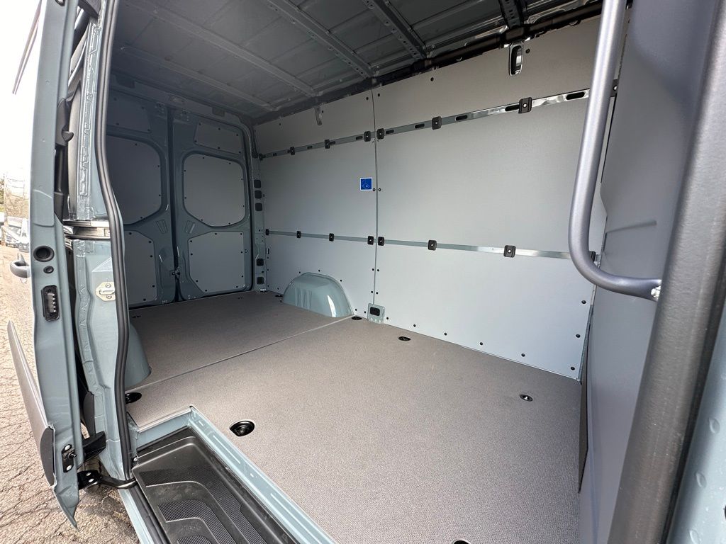 2024 Mercedes-Benz Sprinter 2500 Cargo 144 WB 24