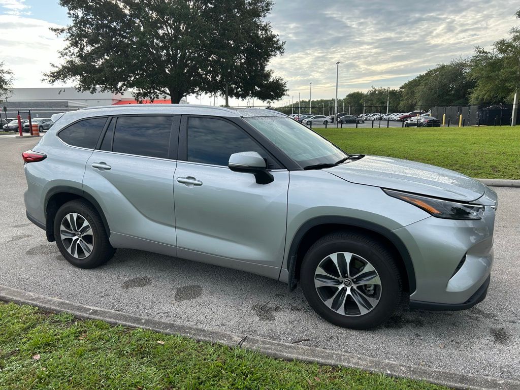 Thumbnail: 2023 Toyota Highlander - 7