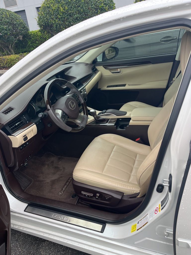 Thumbnail: 2018 Lexus ES - 4