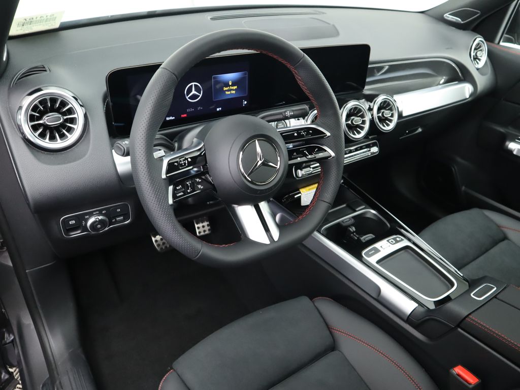 2025 Mercedes-Benz GLB 250 10