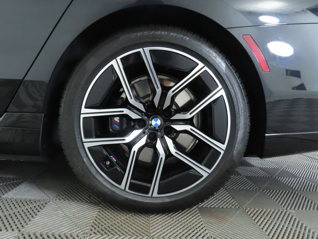 Thumbnail: 2023 BMW i7 - 32