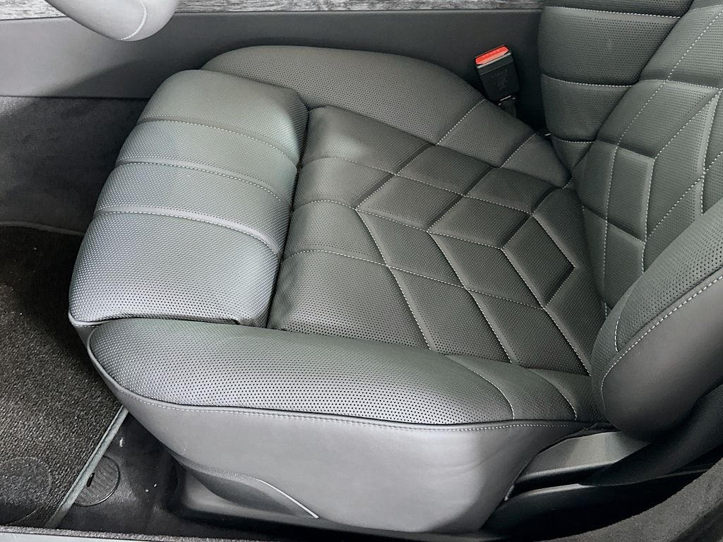 Thumbnail: 2025 BMW i7 - 21