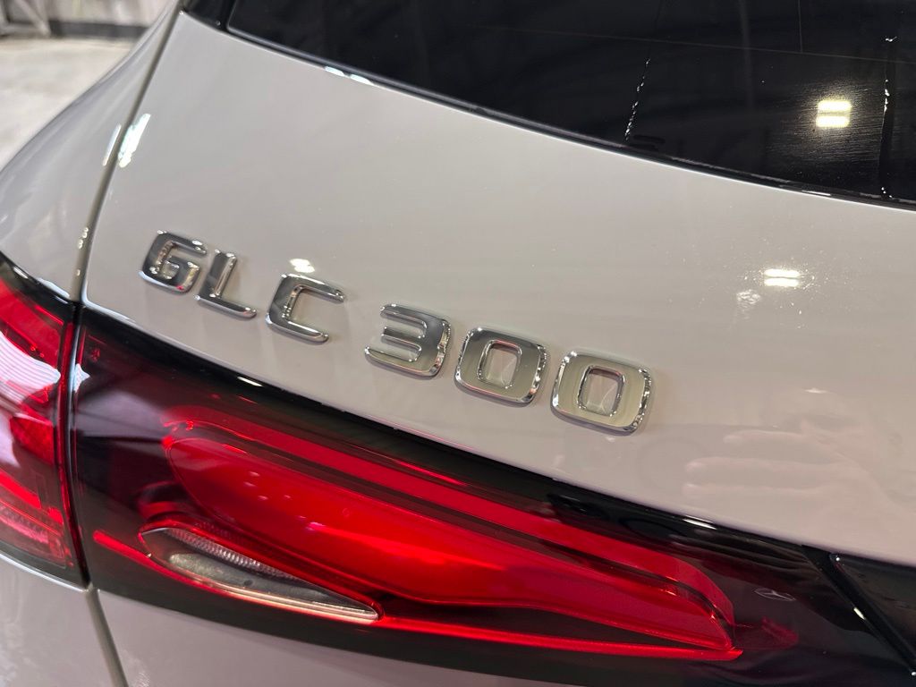 Thumbnail: 2027 Mercedes-Benz GLC - 6