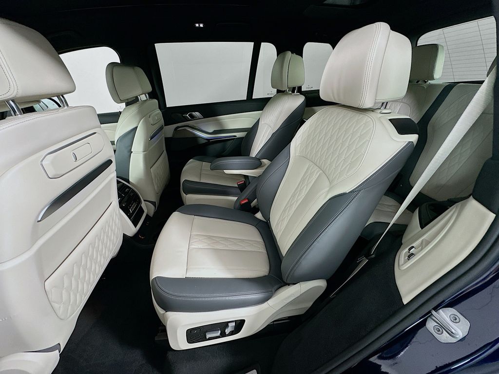 Thumbnail: 2025 BMW X7 - 25