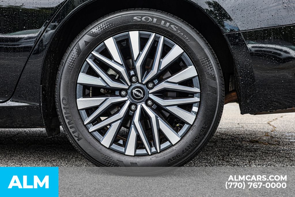 Used 2025 Black Nissan 2.5 SV image 17