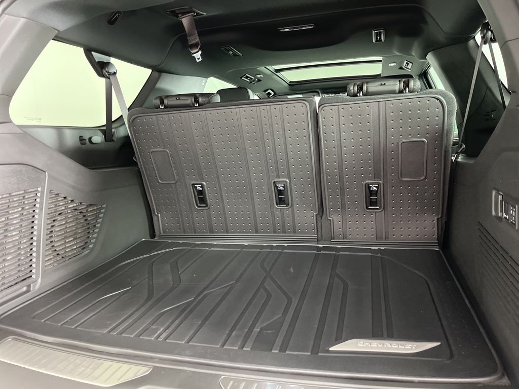 Thumbnail: 2026 Chevrolet Suburban - 22