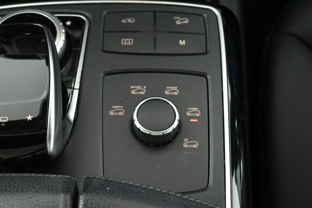 Thumbnail: 2016 Mercedes-Benz GLE - 26