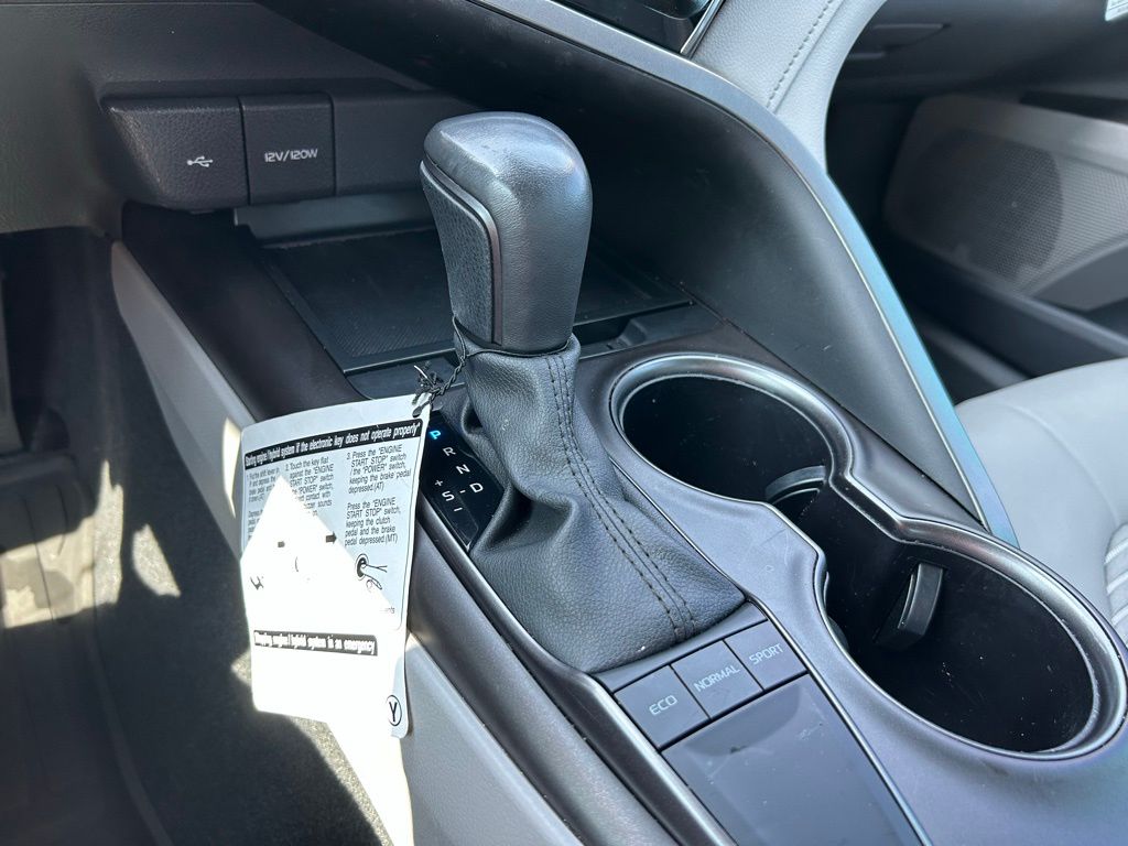 2024 Toyota Camry SE 27